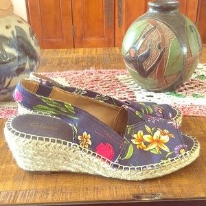 Clark’s stylish sandals women’s size 6